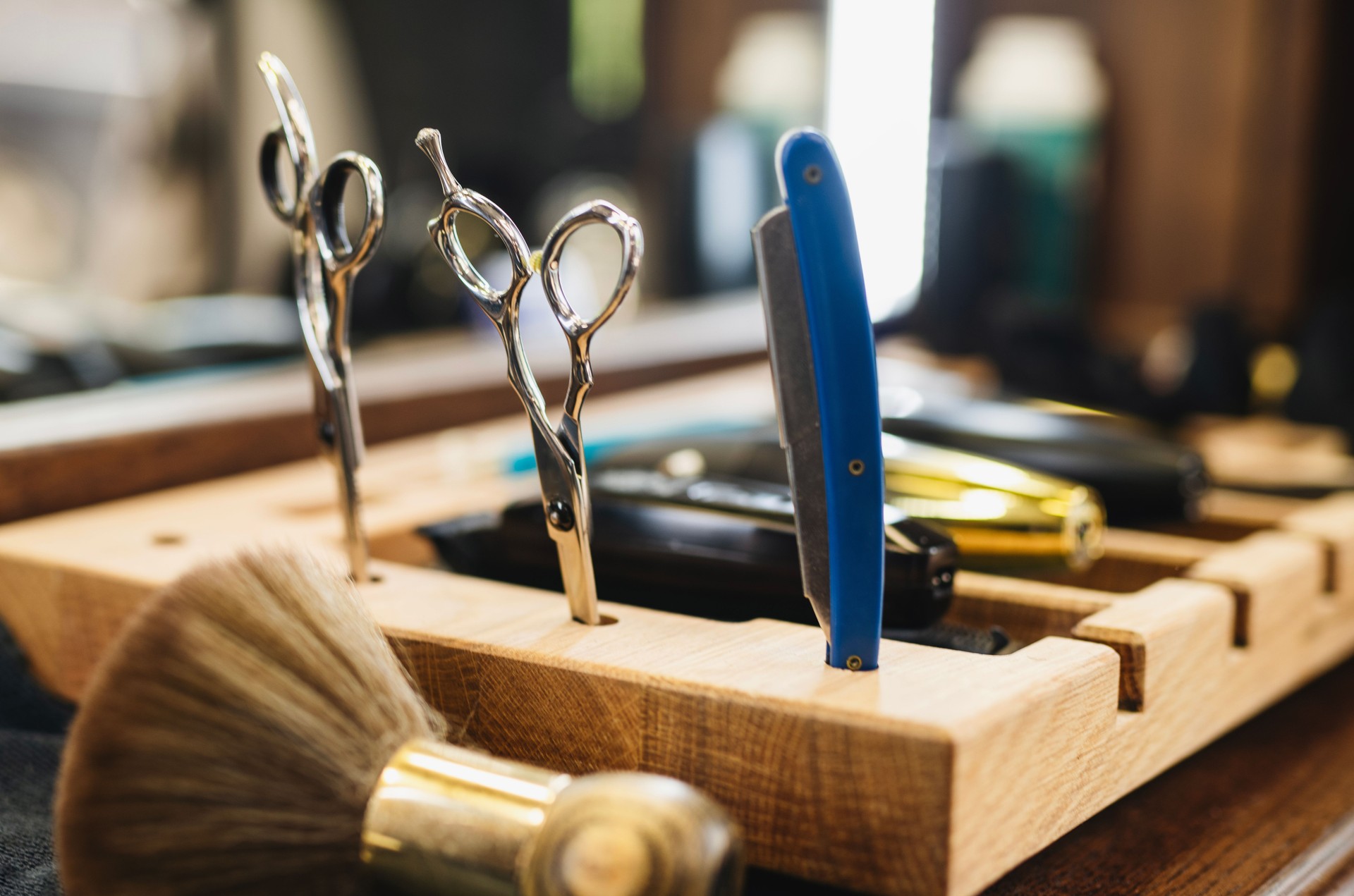 Arrangement of hairdressing tools